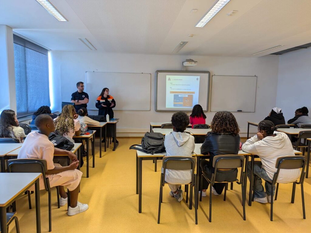 Riscos e catástrofes – a Proteção Civil na Escola Básica e Secundária Dr. Azevedo Neves