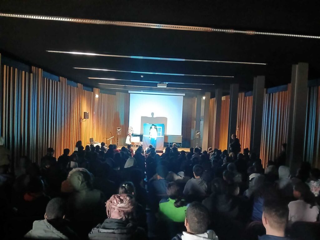 O teatro veio à escola.
